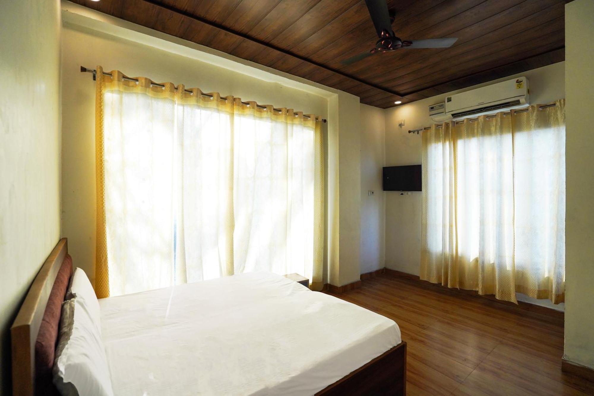 Hotel O R G Farm House Meerut Esterno foto