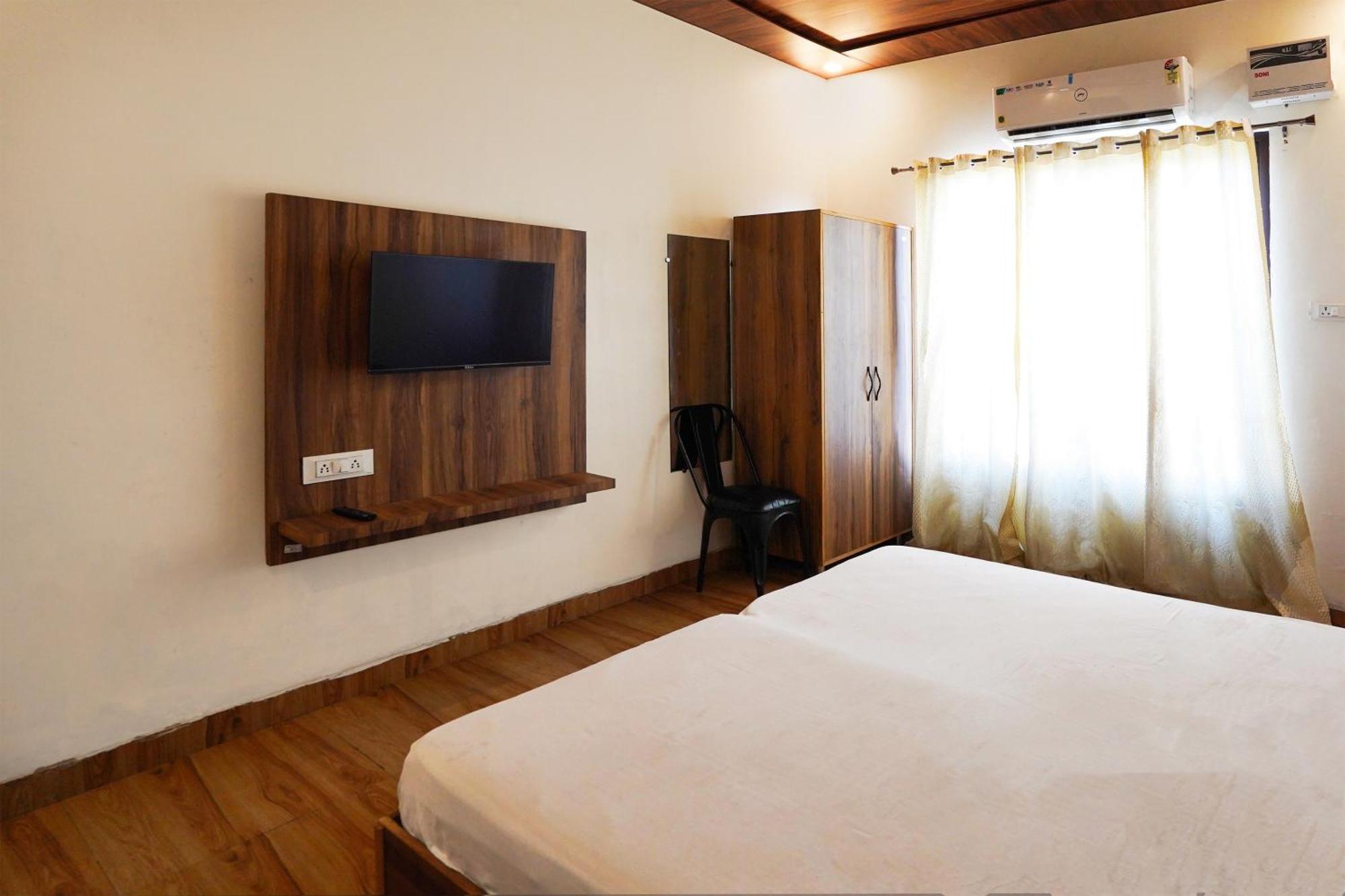 Hotel O R G Farm House Meerut Esterno foto